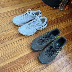 Nike Kids' Sneakers - Gray and Black